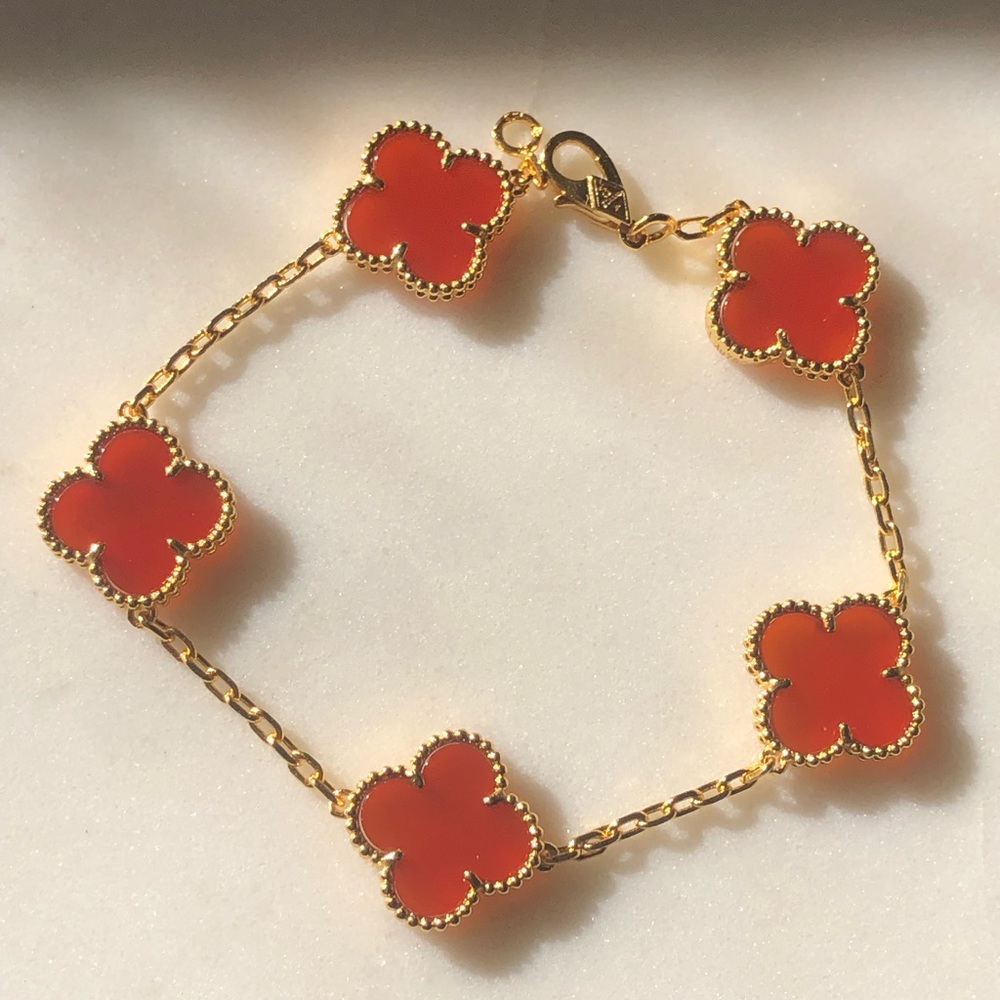 Brand new Clover Bracelet 15mm in Carnelian 18k gold plated